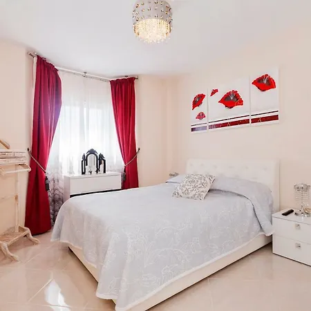 Paula Costa Adeje